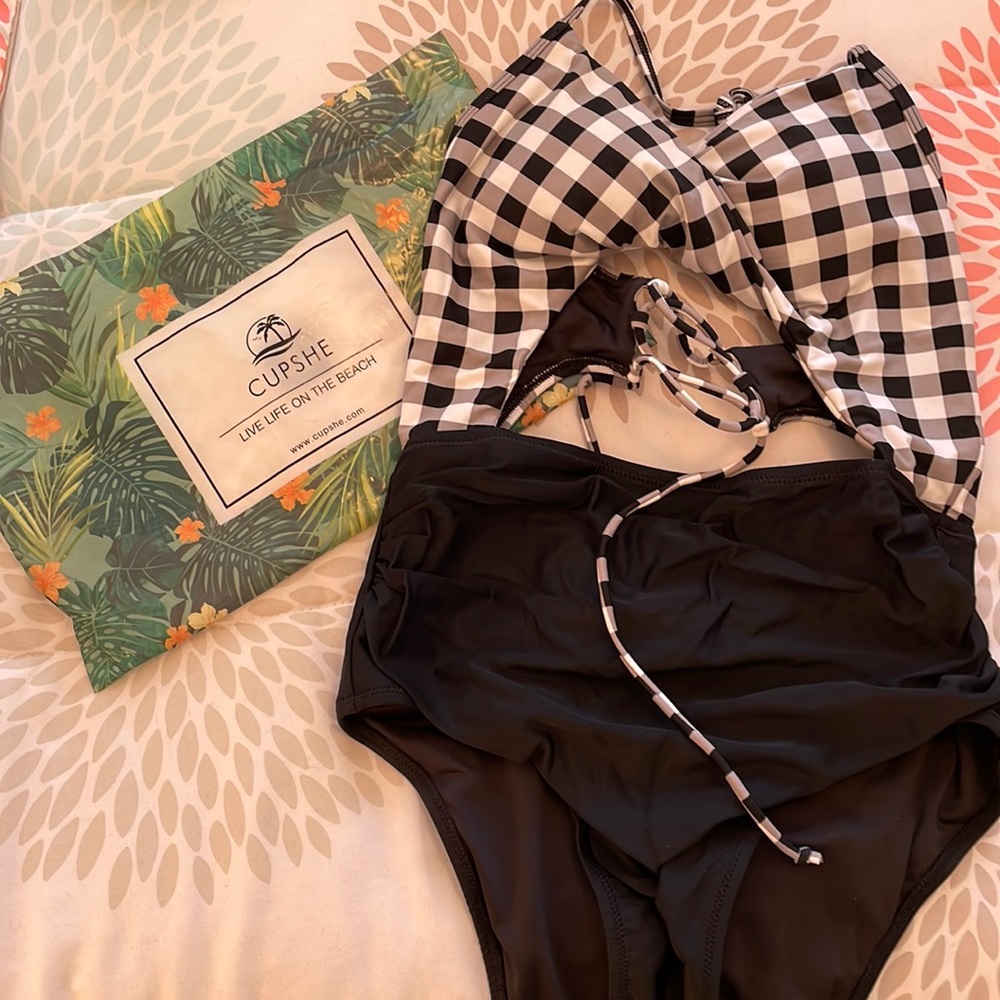 👙New Cupshe Suit
